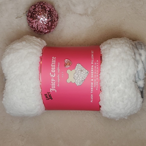 Juicy Couture Other - 🎉HP🎉Juicy Couture 💖NWT💖 PET Plush Throw & Sherpa Pillow Set!💖💖💖